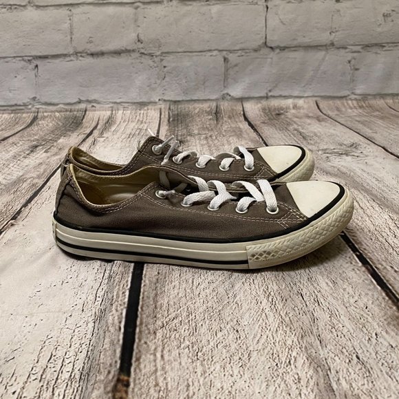 Chuck Taylor All Star Converse Gray and White, Youth Size 3, Pre-owned - Picture 4 of 9